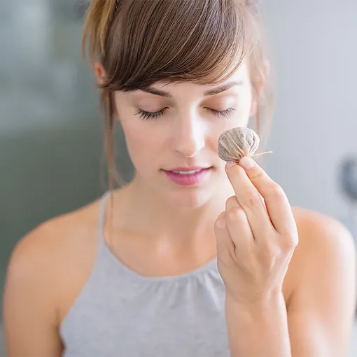 Чем заменить патчи под глаза: 7 бюджетных альтернатив, которые нужны всем