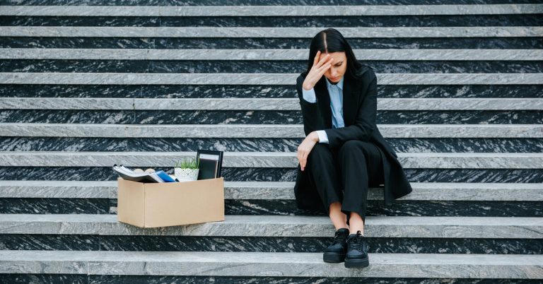 Как пережить увольнение и не потерять себя: советы психолога