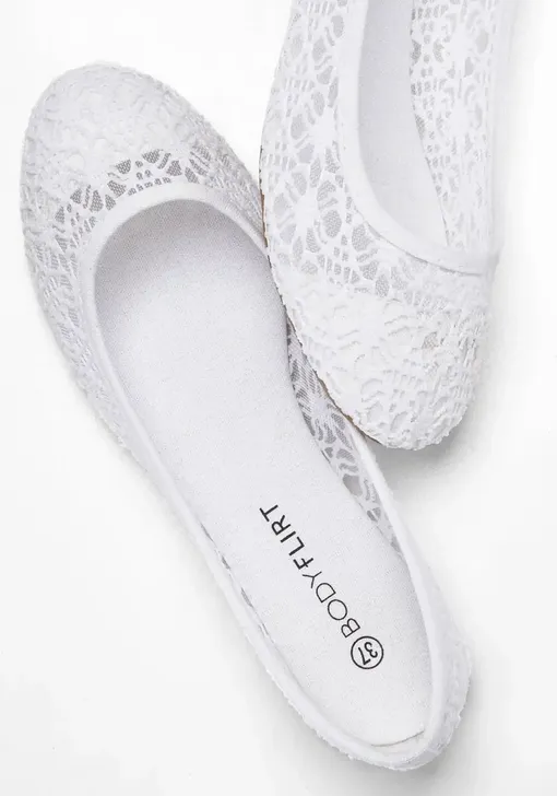 Модная обувь на лето 2026 — кружевные балетки Модная обувь на лето 2026 — кружевные балетки
