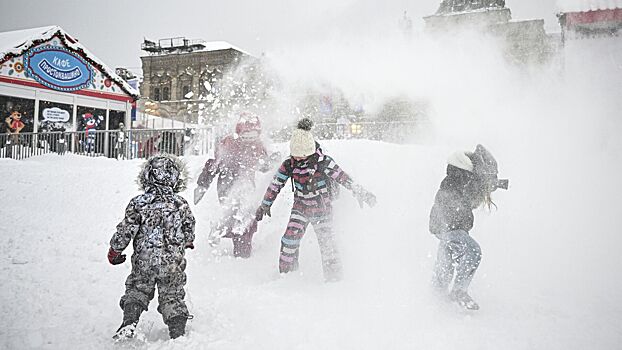Врач посоветовал приучать детей к холоду