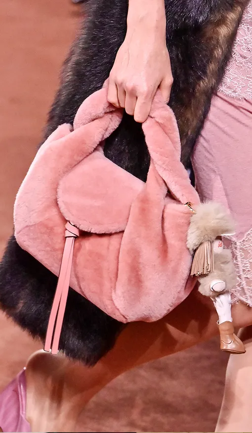 «Морщинистая сумка» – главный тренд зимы-2025/2026 «Морщинистая сумка» – главный тренд зимы-2025/2026