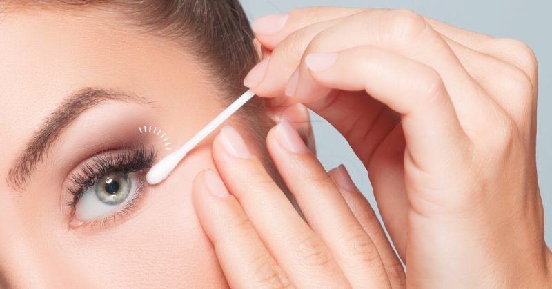 Керлер больше не нужен: как подкрутить ресницы обычной ватной палочкой