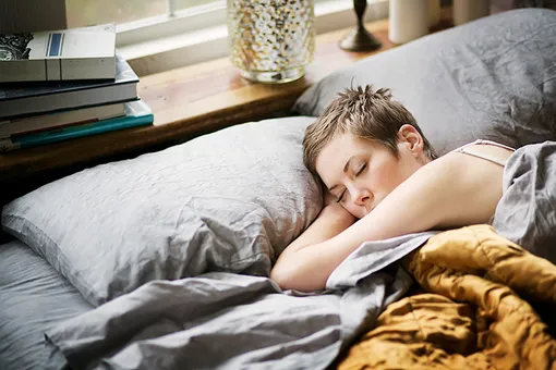 Эксперт Бондаренко назвал три самые опасные позы для сна