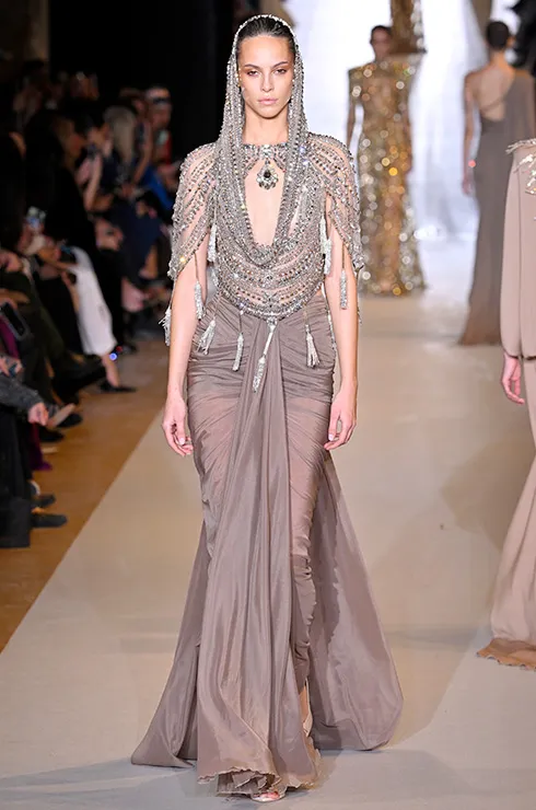 Оверсайз – в топку? Теперь модно одеваться, как средневековая принцесса