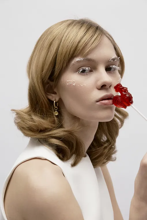 Первый фэшн-дайджест декабря: в чем пойти на корпоратив, идеи новогодних подарков и модное вдохновение