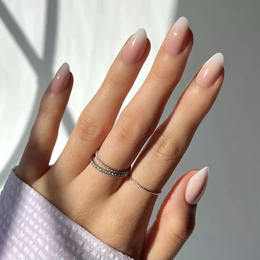 Попасть в тон: гид по идеальным нюдовым лакам для каждого цвета кожи Попасть в тон: гид по идеальным нюдовым лакам для каждого цвета кожи