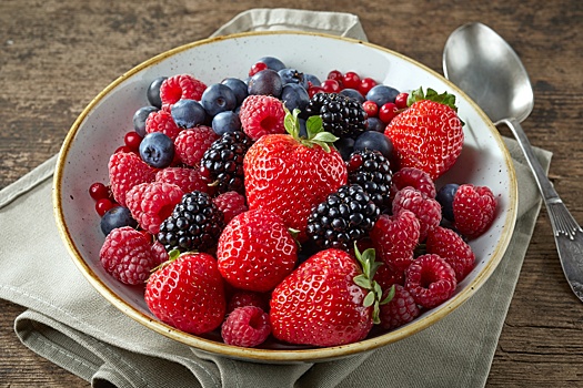 Как правильно хранить замороженные ягоды и фрукты