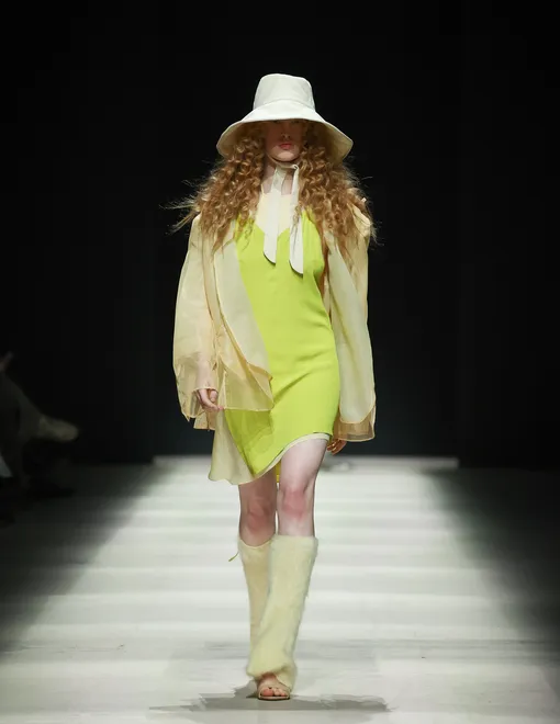 Китайский футуризм, якутские мотивы и классика без правил: 5 показов Московской недели моды, которые нельзя пропустить Китайский футуризм, якутские мотивы и классика без правил: 5 показов Московской недели моды, которые нельзя пропустить