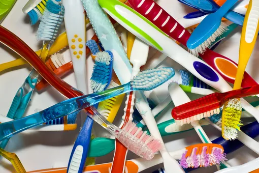 Что происходит, если вовремя не менять зубную щетку: объяснения стоматолога Что происходит, если вовремя не менять зубную щетку: объяснения стоматолога