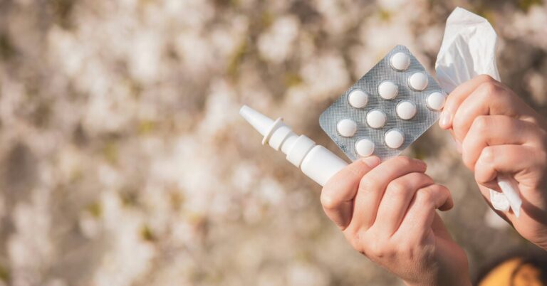 Диета при аллергии: эксперт Шереметьев рассказал, какие продукты уменьшают насморк, зуд и другие симптомы