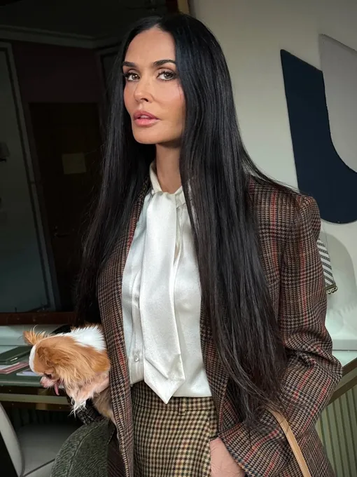 Не покупай деловой костюм, пока не увидишь этот образ Деми Мур Не покупай деловой костюм, пока не увидишь этот образ Деми Мур