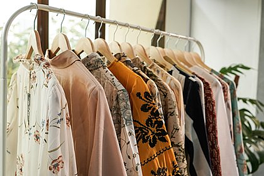 Британская блогерша раскрыла способ покупать брендовую одежду за бесценок.