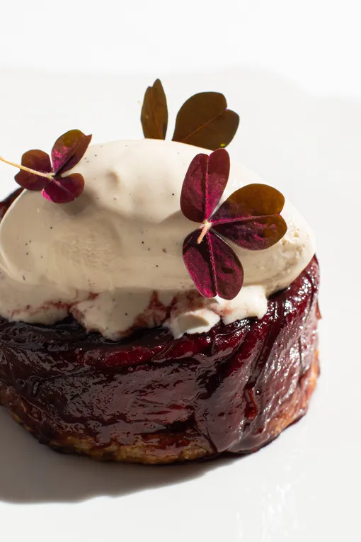 Большие завтраки, десерты жуткие и прекрасные, анчоусы и гуляш со сметаной: свежий дайджест гастрономических новостей