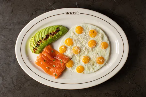 Новые рестораны не в центре, сеты, бранчи и завтраки: свежий гастрономический дайджест, с которым приятно начать год