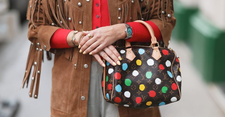 Фактура ткани в тренде: почему одежда должна быть приятной на ощупь